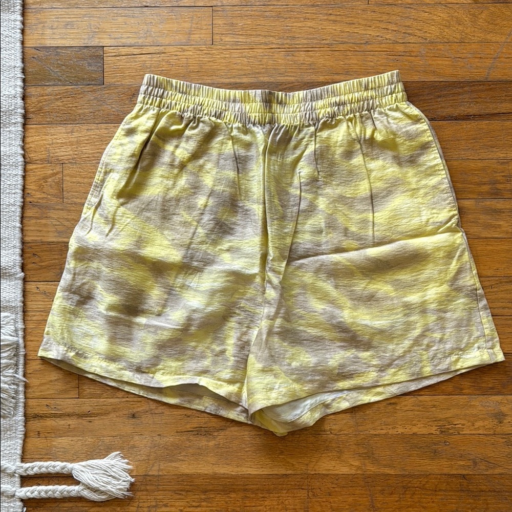 & Other Stories Yellow Print Shorts Size 6